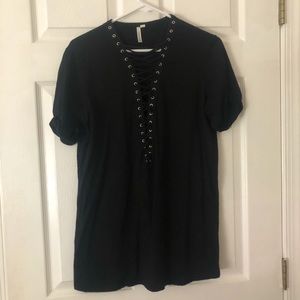 Black Shoelace Boutique T shirt Size S